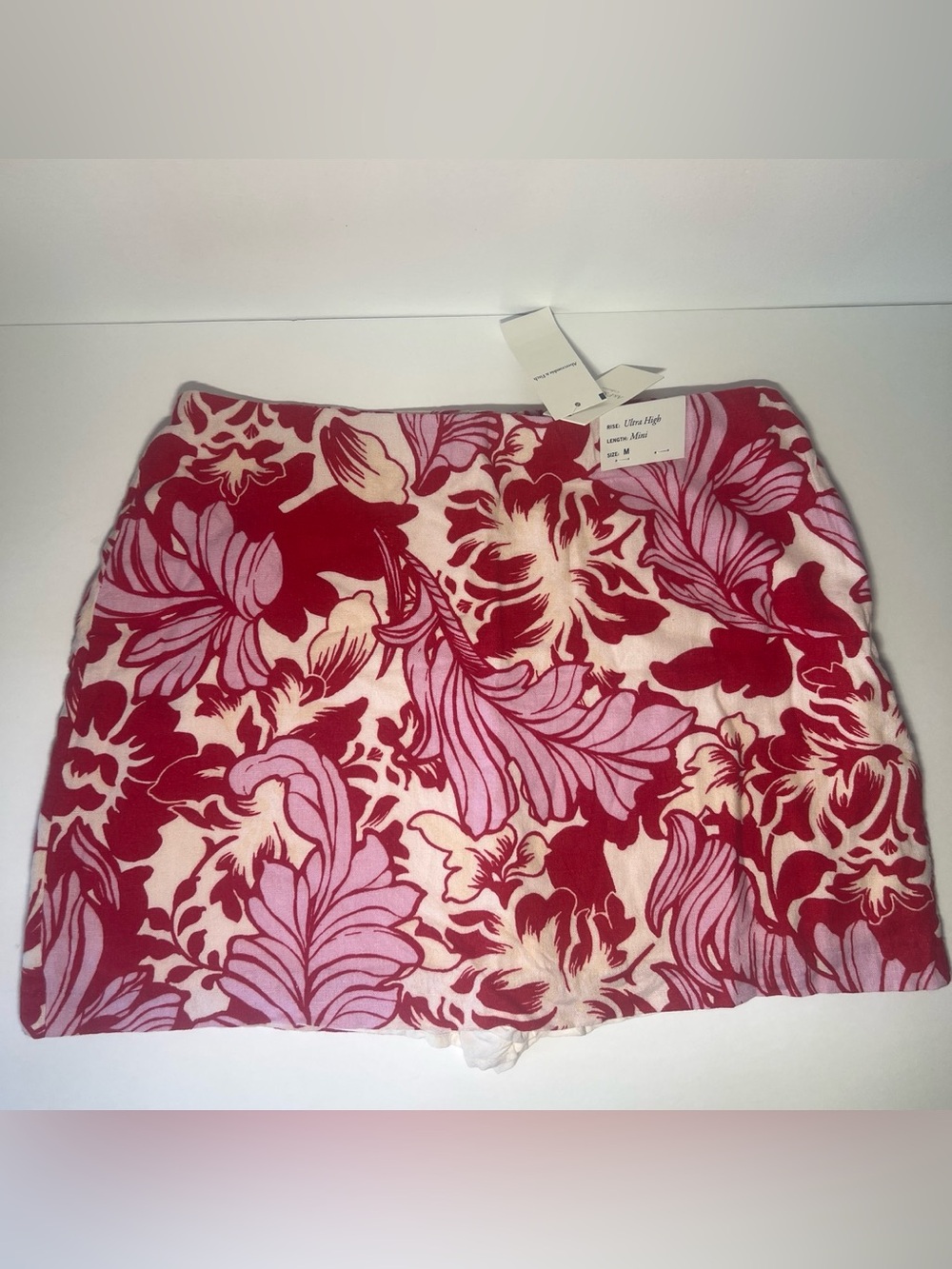 NWT Abercrombie & Fitch Skort Pink and Red Floral - M